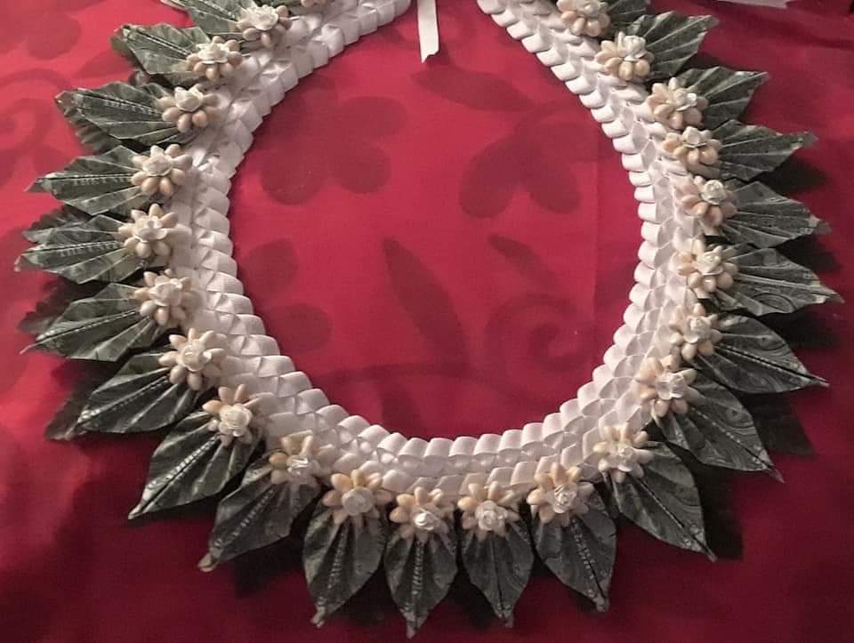 Royal Money Lei