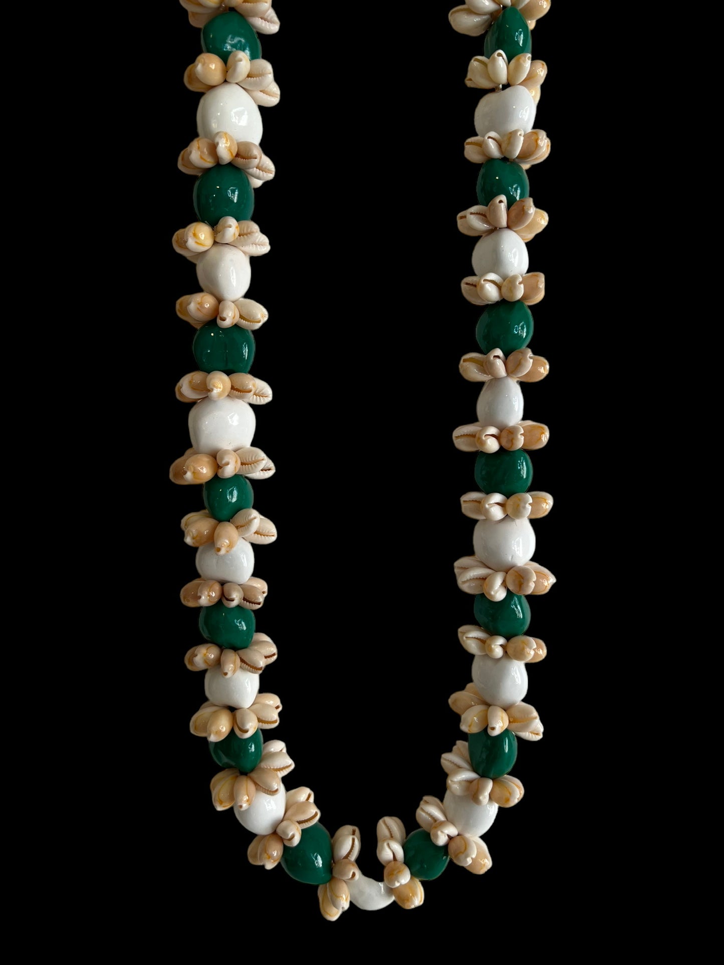 Kukui Nut and Shell Lei